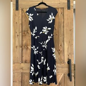 Ann Taylor Floral Navy Dress Size 8 Matte Jersey